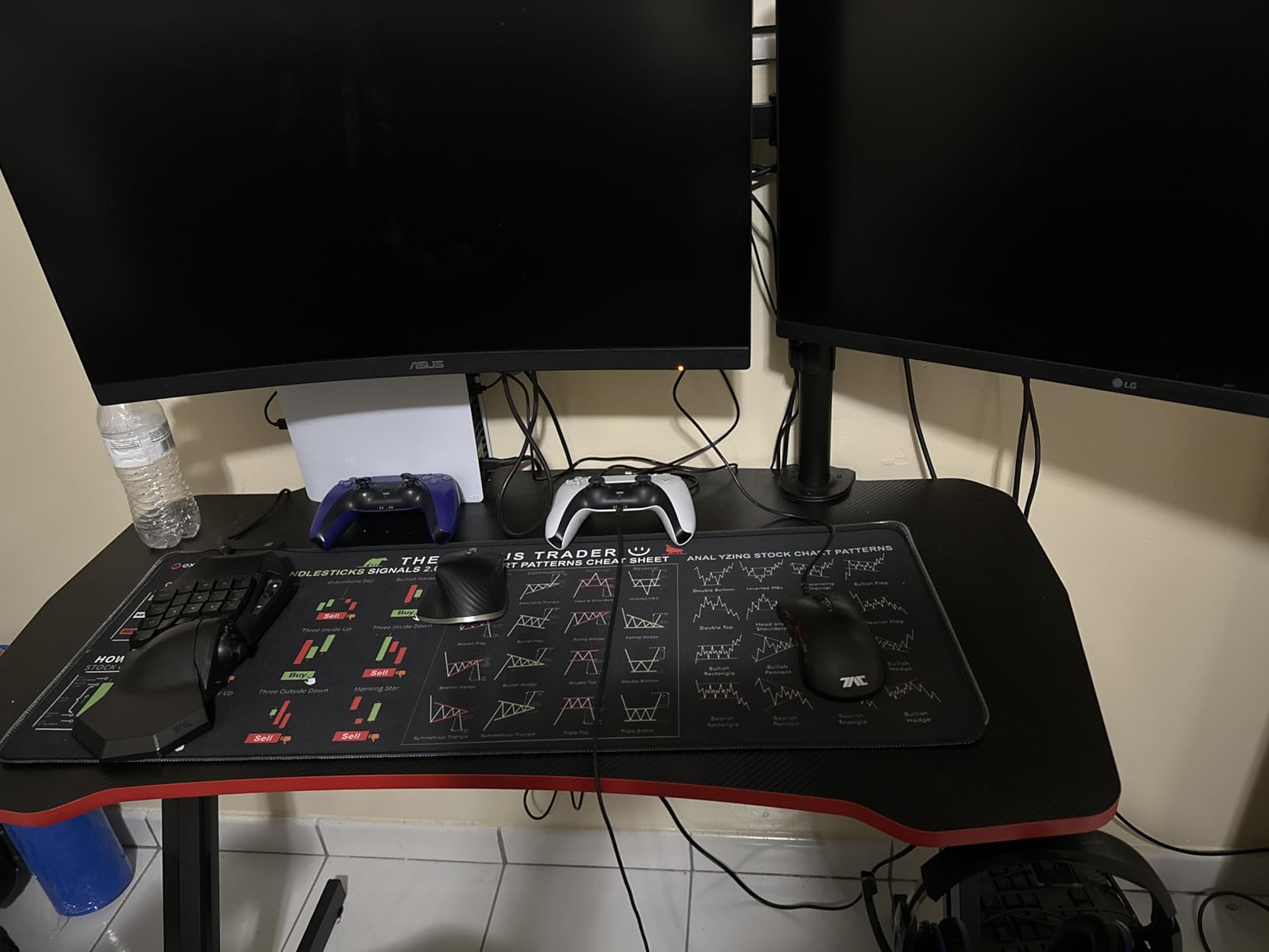 HLDIRECT 32 Inch Small Gaming Desk with Carbon Fiber Surface for Bedroom customer photo 2