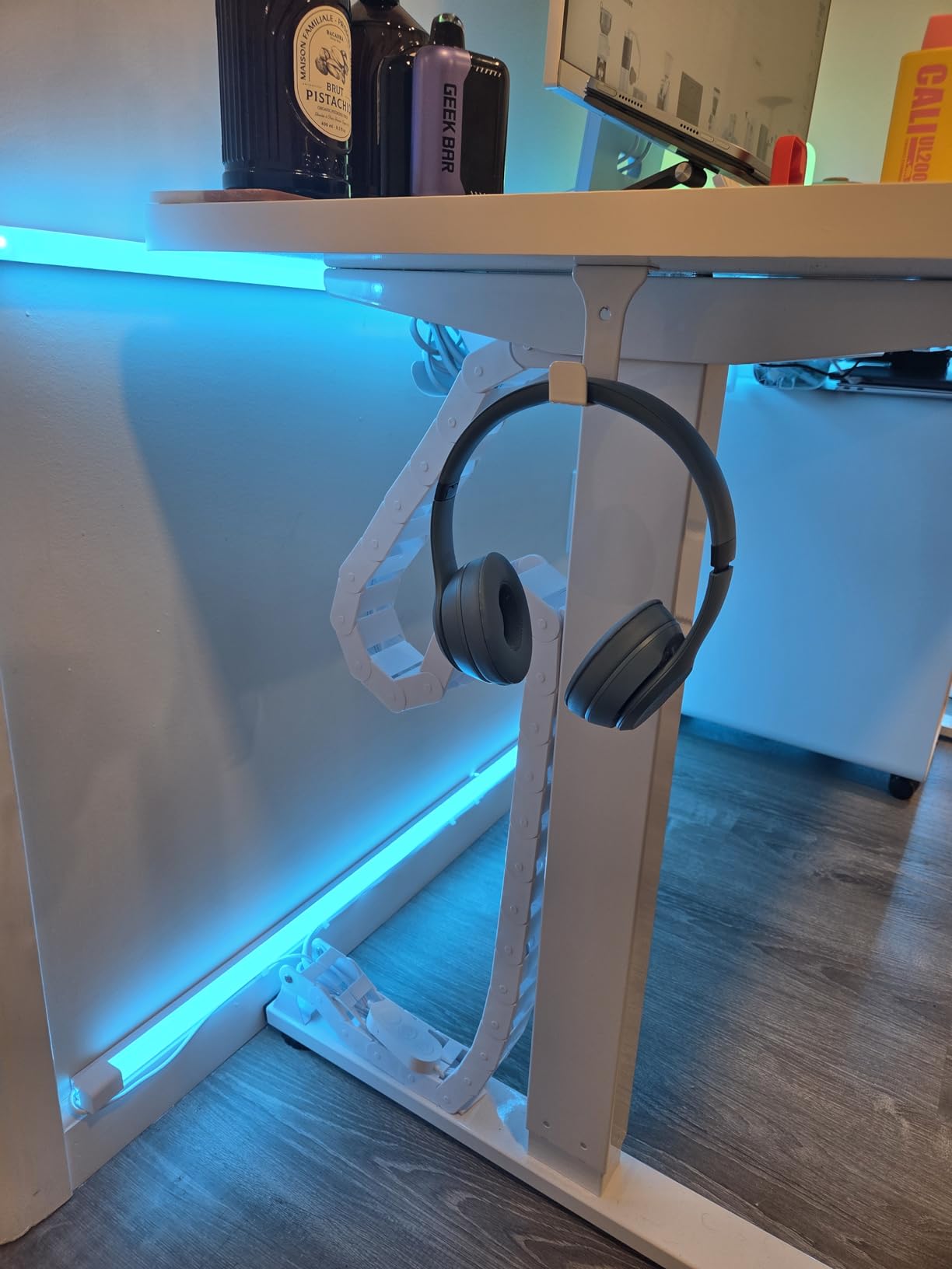 Ultimate Setup Under Desk Cable Management Vertebrae - Perfect for Sit Stand Desk - Wire Management - Adjustable Length - Flexible Cable Spine - Black, 133 cm customer photo 2