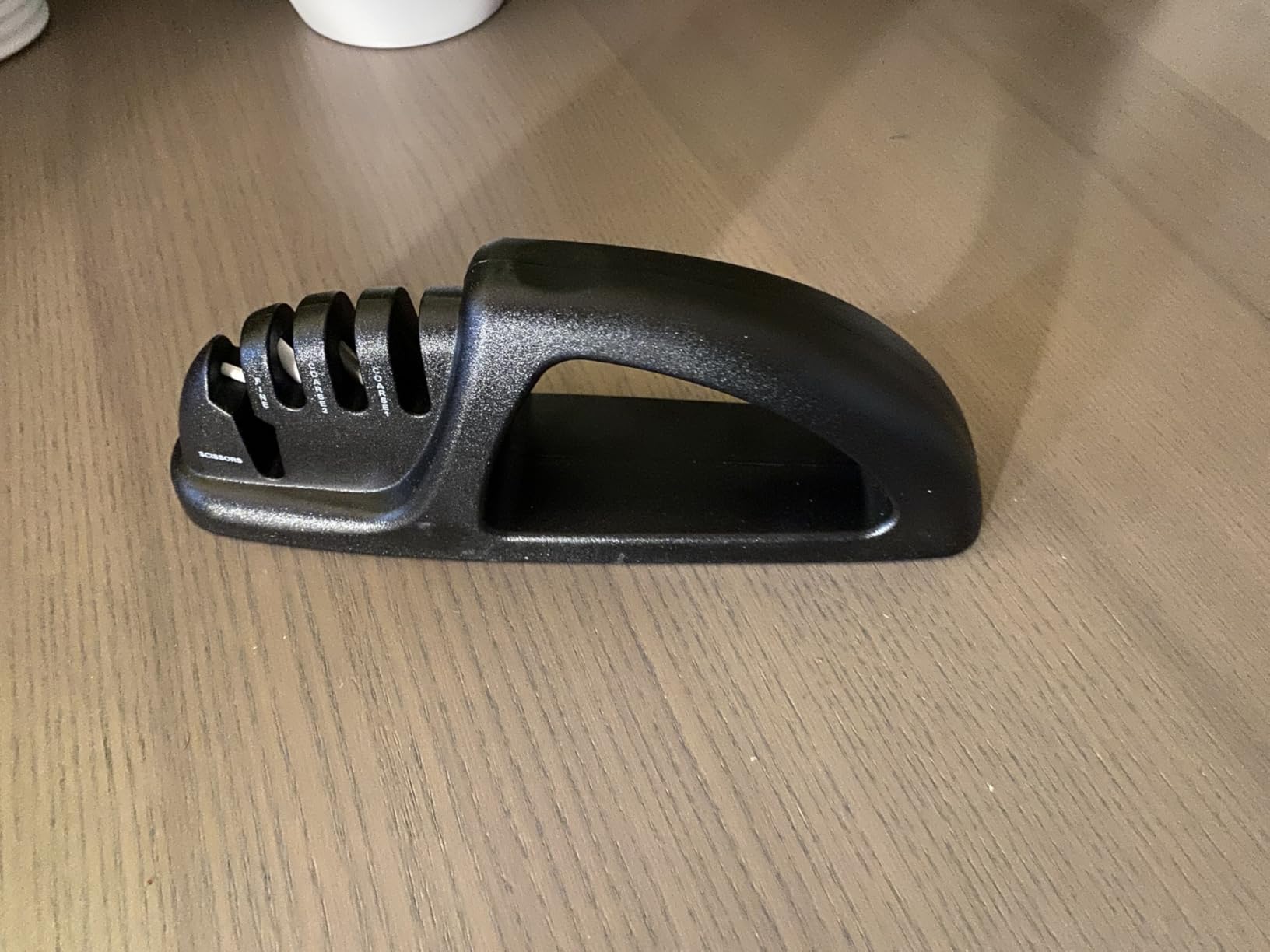 Amazon Basics 4-in-1 Kitchen Knife Sharpener with Nonslip Base, Includes Safety Glove customer photo 1