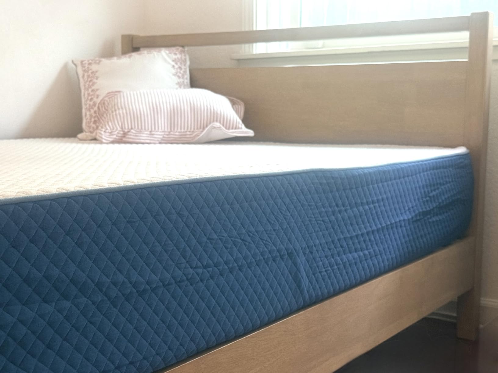 LIFEMENT Queen Mattress, 6 Inch Queen Size Mattress, Basic Graphite Cooling Memory Foam Mattress in a Box, Pressure Relief with Medium Firm Support, CertiPUR-US Certified, 80''L x 60''W customer photo 2